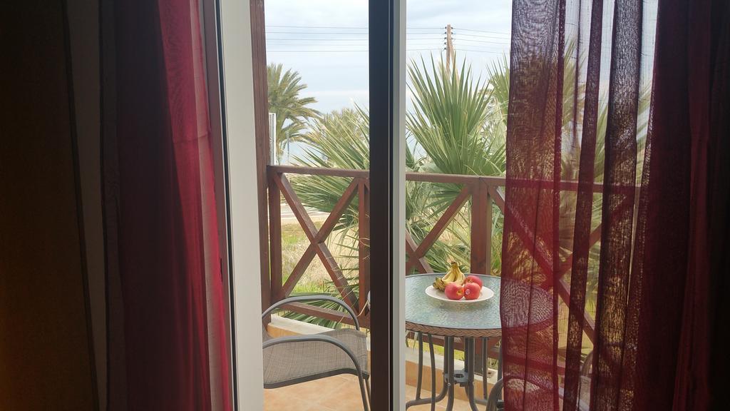 G&E Beach Apartments Полис Екстериор снимка