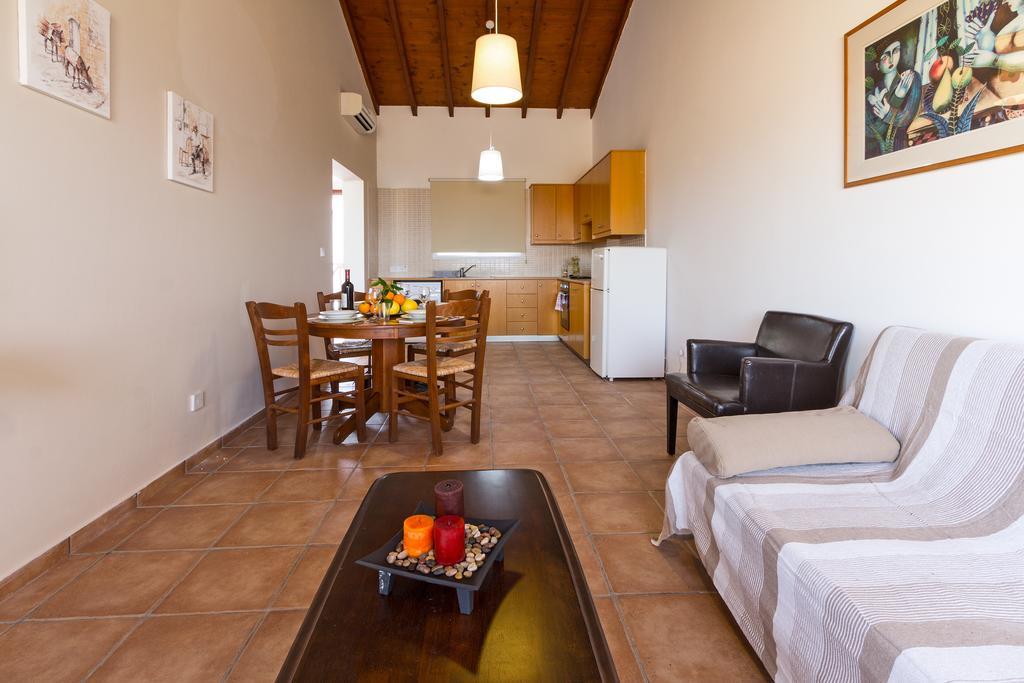 G&E Beach Apartments Полис Екстериор снимка