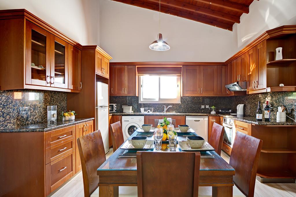G&E Beach Apartments Полис Екстериор снимка